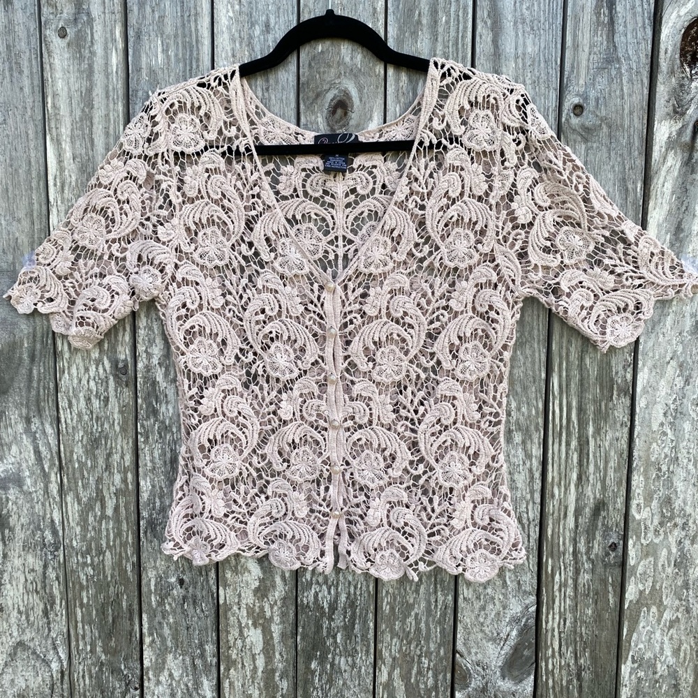 Say what? Crocheted cover up top Great when you can’t wear a tank top alone Med
